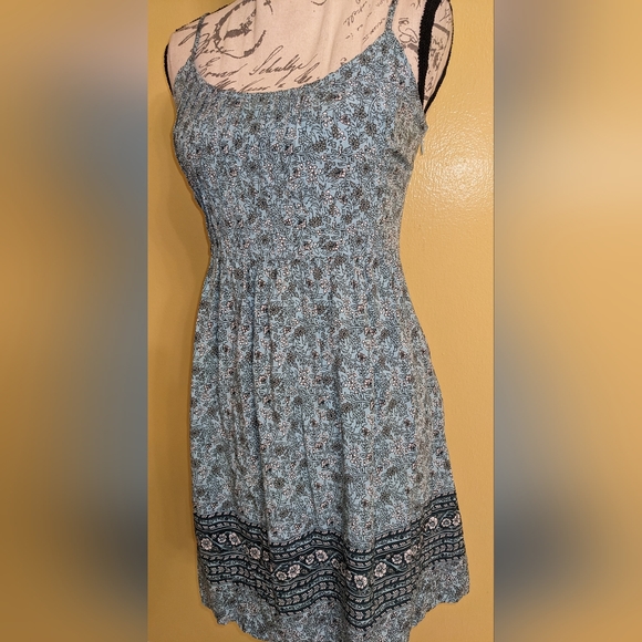 5/$25 Old Navy Blue Foral Boho Dress Size Small - Picture 3 of 5
